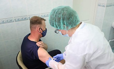 Минздрав разъяснил порядок проведения повторной вакцинации против COVID-19