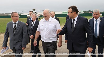 Александр Лукашенко посещает предприятие под Витебском, где планируется производство белорусской вакцины от COVID-19