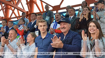 Александр Лукашенко посетил соревнования по гребле II Европейских игр