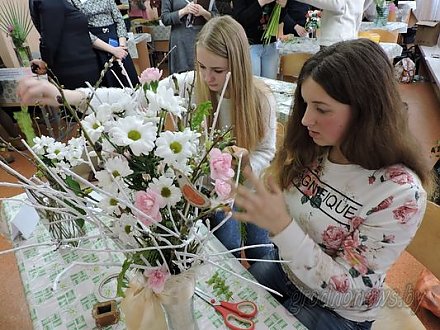 В Гродно накануне 8 Марта прошел областной конкурс флористов «Солнце, мама и цветы»