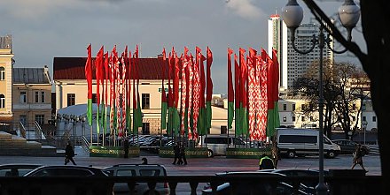 Александр Лукашенко справляется, где другие терпят фиаско. Что зарубежные аналитики пишут о Беларуси?