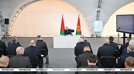 Очень медленно разворачиваемся, надо ускоряться. Александр Лукашенко обозначил актуальные задачи по развитию агросервисов