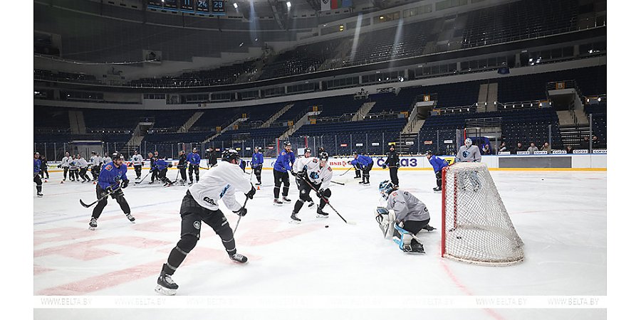 Александр Лукашенко приехал на тренировку "Динамо-Минск" - поддержать "зубров" перед 1/4 финала Кубка Гагарина