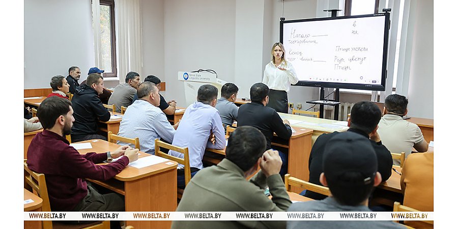 Экзамен по русскому языку для трудящихся мигрантов впервые прошел в Минске. Как это было?