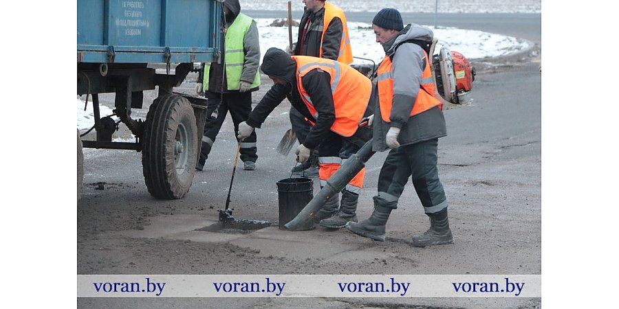 Вороновские коммунальники приступили к ямочному ремонту в райцентре