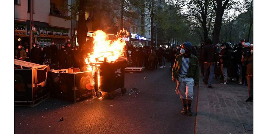На первомайских демонстрациях в Берлине пострадали 30 полицейских