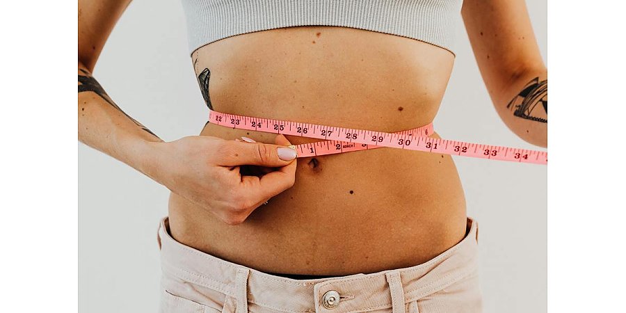 Меньше есть и больше спать: диетолог рассказала о факторах успешного похудения