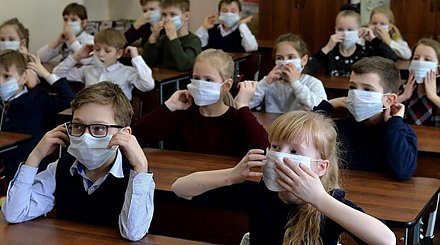 В Литве школьникам рекомендуют с 1 сентября приходить на уроки в маске