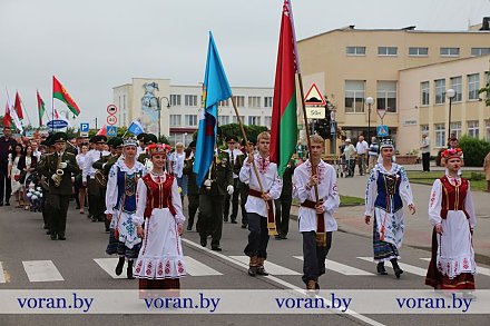 Мірная, прыгожая, суверэнная. У Воранаве адбыўся ўрачысты мітынг, прысвечаны Дню Незалежнасці Рэспублікі Беларусь (ВІДЭА)