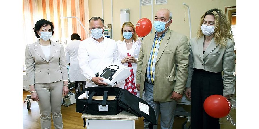 «Ценный подарок для спасения жизней». Новый ИВЛ-аппарат передал областному Дому ребенка Белорусский фонд мира