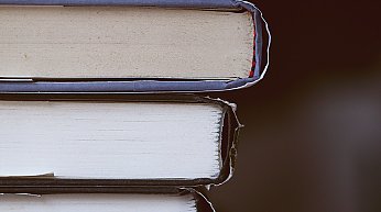 Сингапур платит жителям вознаграждение за чтение книг по 15 минут в день