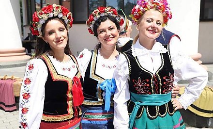 Поляки делились рецептом бигоса, а евреи учили читать Тору на иврите. С какими традиция знакомили гостей фестиваля на национальных подворьях