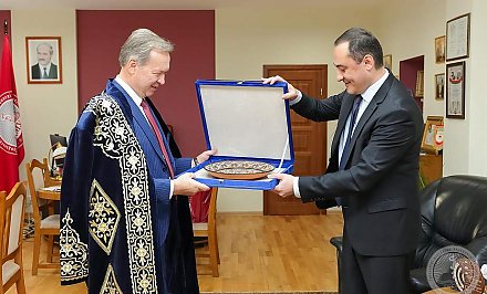 В ГрГМУ состоялось подписание договоров о сотрудничестве с учреждениями здравоохранения Узбекистана
