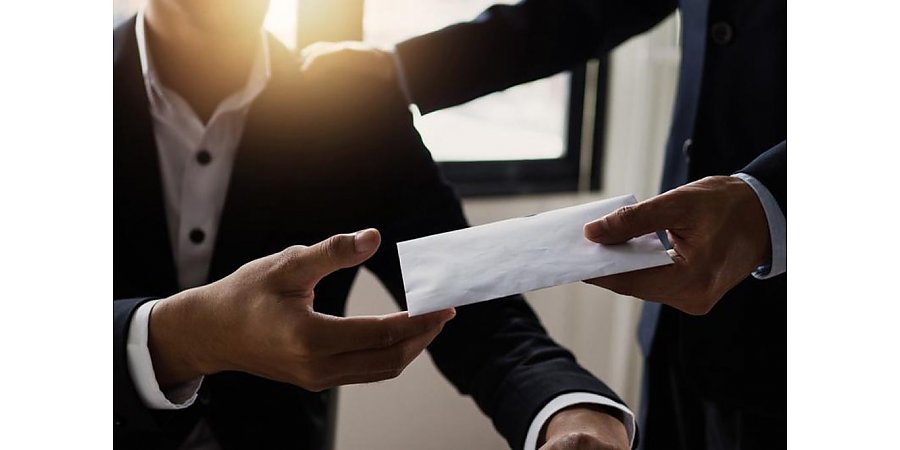 В каких сферах чаще всего берут взятки, рассказали в Генпрокуратуре