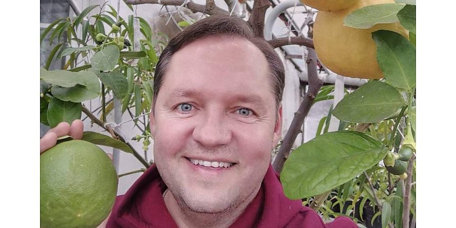Апельсины, лаймы, бананы. Как житель Лиды выращивает экзотические фрукты