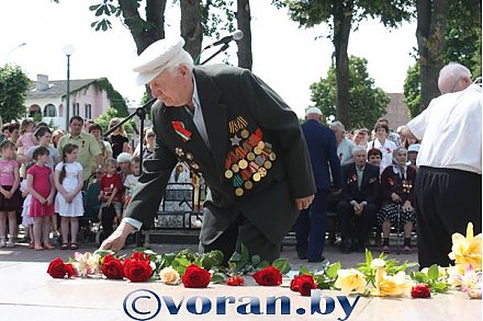 З памяццю аб мiнулым, з надзеяй у будучыню