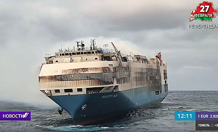 Судно, охваченное огнем, может взорваться у Азорских островов