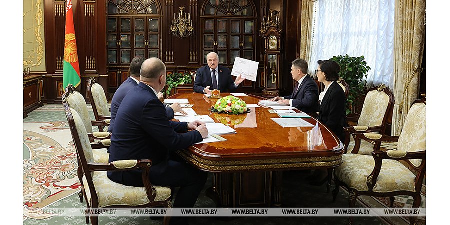 Александр Лукашенко: надо прекратить строить дворцы как в здравоохранении, так и в образовании
