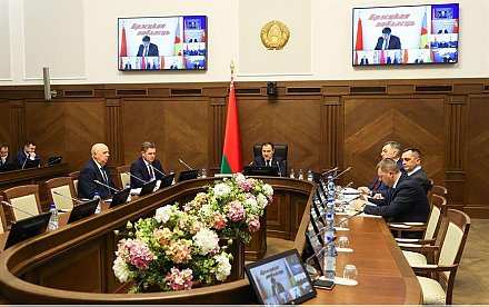 Роман Головченко потребовал принять меры для реализации директив о развитии ЖКХ и стройотрасли