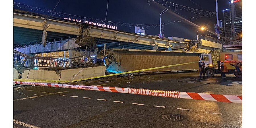 В Минске обрушилась пешеходная часть моста через ул.Немига