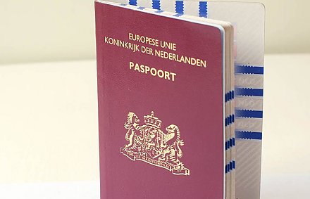В Нидерландах выдали первый паспорт для «нейтрального» пола