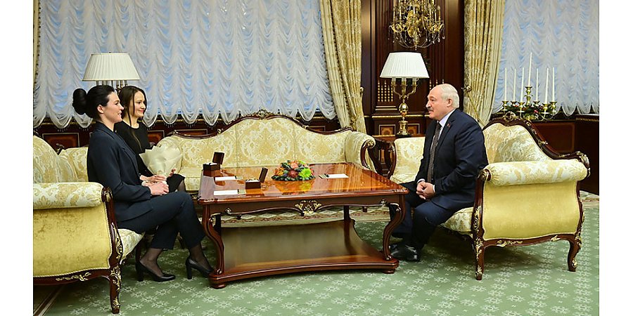 Александр Лукашенко встретился с белорусками, которые готовятся к полету в космос