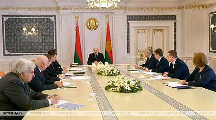 Александр Лукашенко: в Беларуси удается сдерживать заболеваемость в целом
