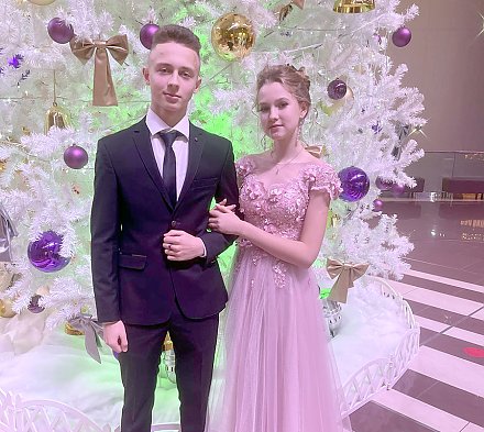 Блестящий бал для блестящей молодежи