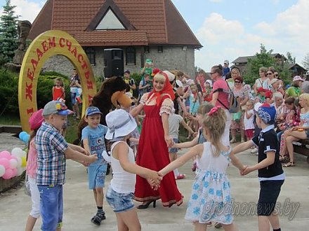 Благотворительный праздник устроили детям в агротуристическом комплексе «Гарадзенскі маёнтак «Каробчыцы»