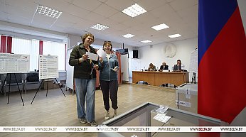 В России проходит основной день выборов в Госдуму, в Беларуси россияне могут проголосовать в 7 городах