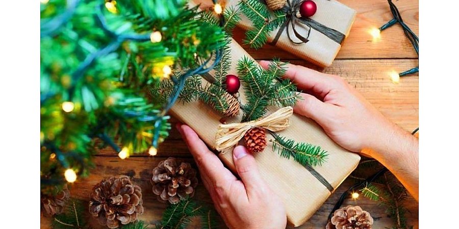 От биткойна до пульсоксиметра. Перечислены самые необычные новогодние подарки