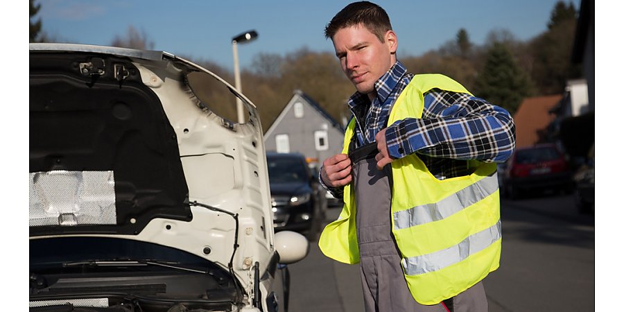 Работники сельхозпредприятий Вороновщины одели световозвращающие жилеты