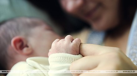 Чистые зоны, партнерские роды и консультации: в Беларуси улучшат оказание медпомощи беременным и родильницам