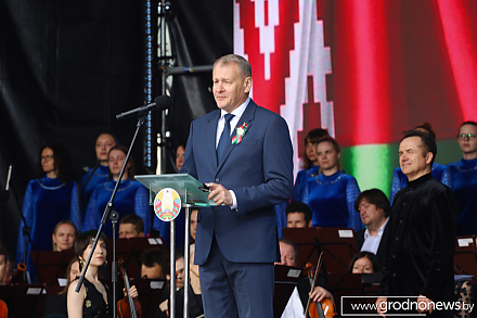 Помощник Президента – инспектор по Гродненской области Константин Бурак: «Единая, сильная, мирная Беларусь уверенно шагает в будущее»