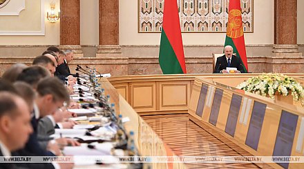 Александр Лукашенко требует максимальной отдачи от каждого вложенного рубля в экономику