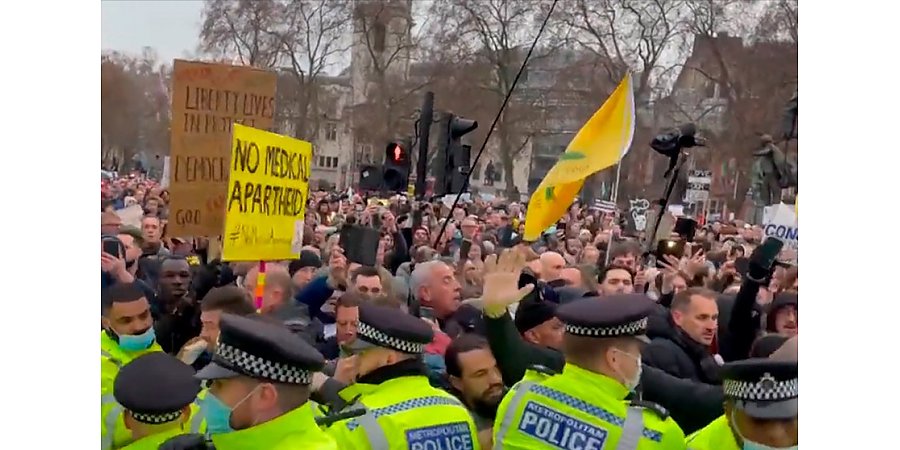 Протесты против коронавирусных ограничений вылились в столкновения с полицией в Лондоне