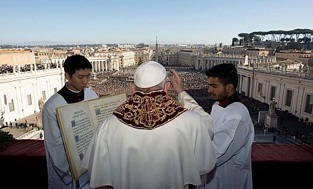 Папа Римский выступил с традиционным рождественским посланием