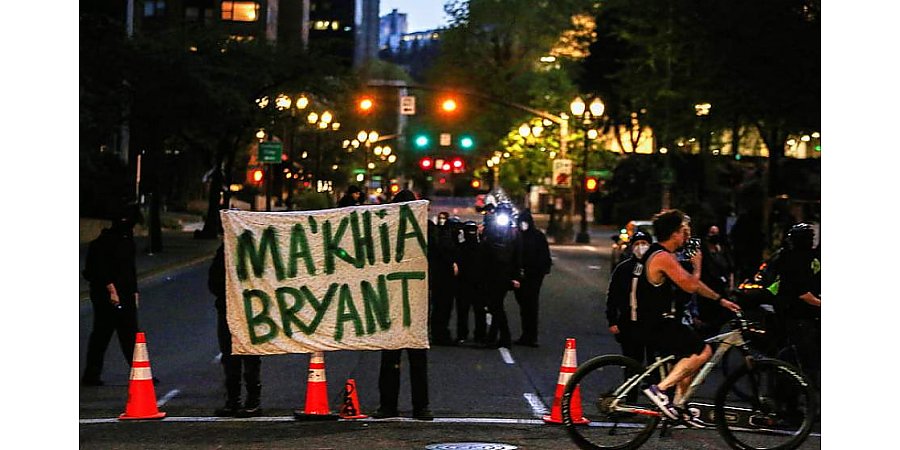 Гражданам Флориды дали право стрелять в протестующих при подозрении в мародерстве и разрешили безнаказанно сбивать тех, кто блокирует дороги