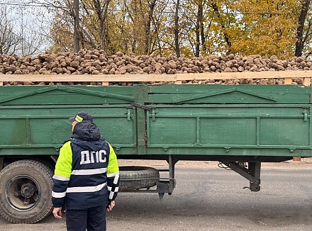 На контроле ГАИ — безопасная перевозка сельскохозяйственной продукции