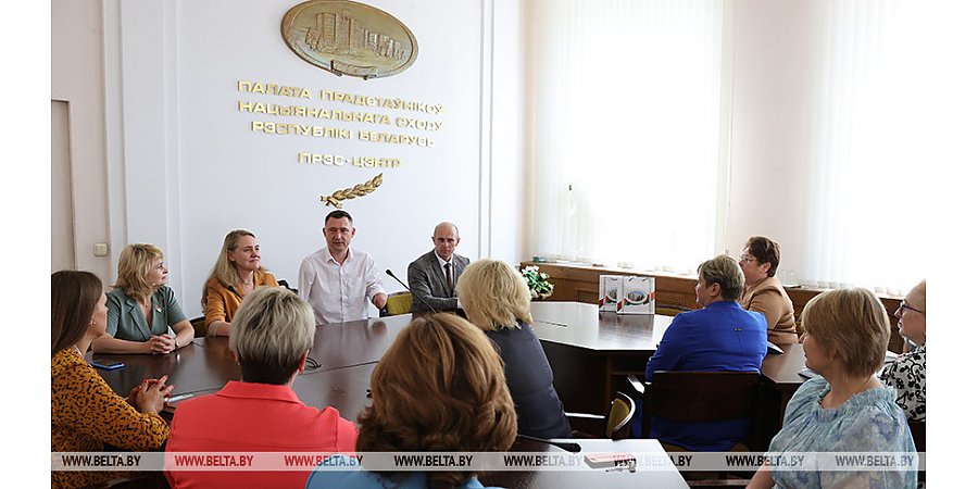 Первичка БСЖ Палаты представителей передала гуманитарную помощь детям Донбасса