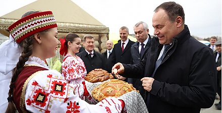 Фотофакт: Роман Головченко посещает с рабочим визитом Новосибирск