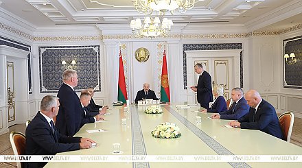 Ротации в районах, министерствах и новые направления для послов. Итоги кадрового дня у Президента