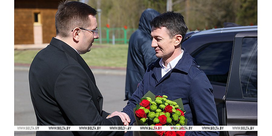 Могут выдохнуть и расслабиться, они - дома. Возвращенных с польской стороны тепло встретили на белорусской территории 