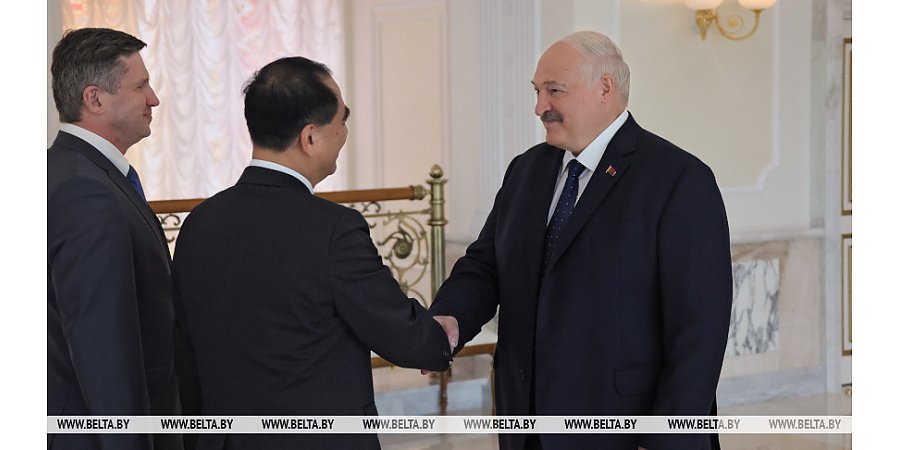 Александр Лукашенко встретился с ректором Пекинского университета Гун Цихуаном
