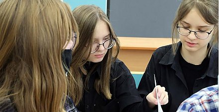 Внесение корректив в учебные программы по истории обсуждали на совещании у Александра Лукашенко