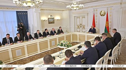 Спецназ из отличников, стратегия с Китаем, (не)кадровый день и сердце микроэлектроники. Итоги недели Президента