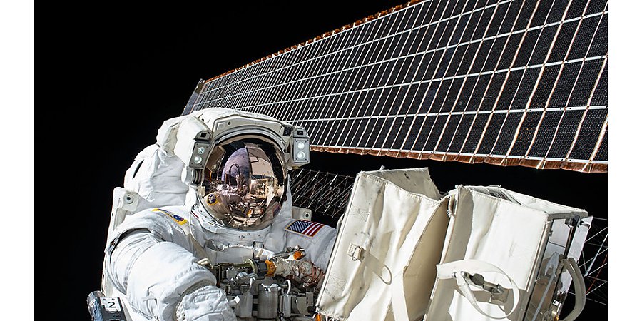 Астронавты NASA вышли в космос для подготовки к установке новых солнечных батарей на МКС