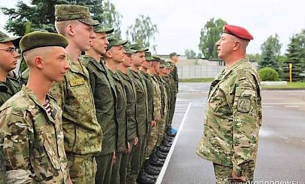 Юрий Караев встретился с курсантами-первокурсниками военного факультета ГрГУ имени Янки Купалы
