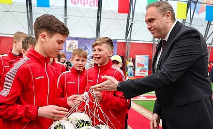 В Лиде открыли футбольный манеж. На очереди в 2021 году спортивные объекты в Щучине, Мостах и Волковыске