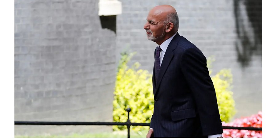 Президент Афганистана Ашраф Гани покинул страну